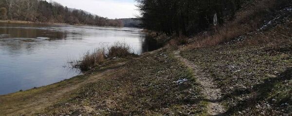 Река Неман, в которой был спрятан велосипед  - Sputnik Беларусь