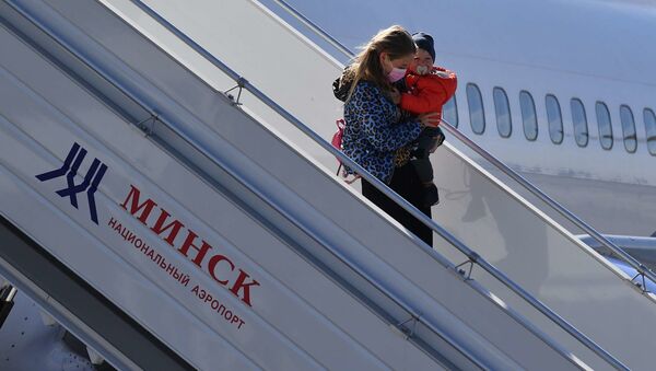 Прибытие рейса авиакомпании Белавиа в аэропорт - Sputnik Беларусь