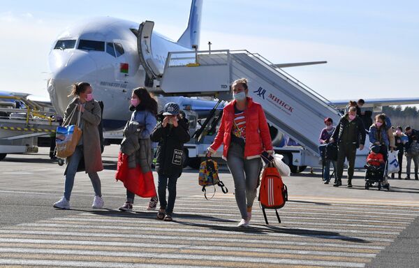 Прилетевшие из стран Азиатско-Тихоокеанского региона в Москву белорусы вернулись в Минск - Sputnik Беларусь