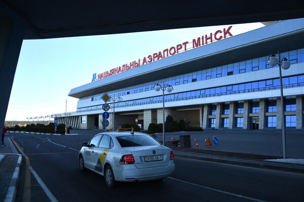 Такси в Национальном аэропорту Минск - Sputnik Беларусь