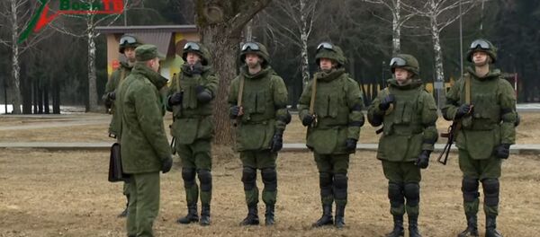 Як зменіцца ваенная форма: у арміі распавялі падрабязнасці – відэа Як зменіцца ваенная форма: у арміі распавялі падрабязнасці – відэа - Sputnik Беларусь