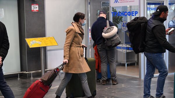 Пассажиры в аэропорту Минск - Sputnik Беларусь