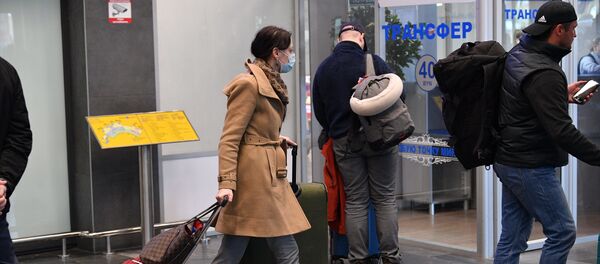 Пасажыры ў аэрапорце Мінск Пасажыры ў аэрапорце Мінск - Sputnik Беларусь