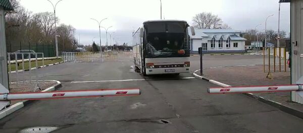 Польский водитель возит белорусов и россиян в условиях закрытой границы, видео Польский водитель возит белорусов и россиян в условиях закрытой границы, видео - Sputnik Беларусь