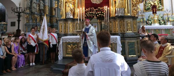 Служба в Фарном костеле Гродно, архивное фото - Sputnik Беларусь