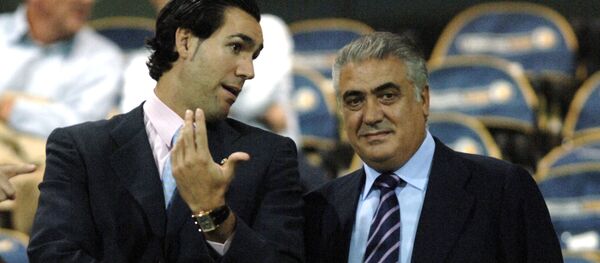 Экс-президент мадридского футбольного клуба Реал Лоренсо Санс с сыном - Sputnik Беларусь