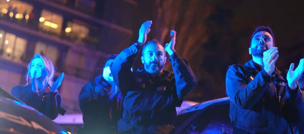 Врачи аплодировали тем, кто остался на карантине - Sputnik Беларусь