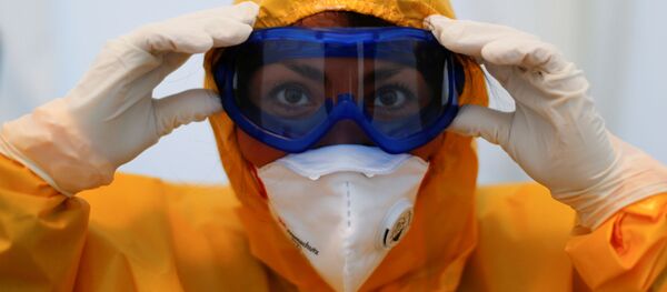 Медык у ахоўных акулярах Медык у ахоўных акулярах - Sputnik Беларусь