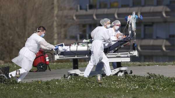 Пациента с COVID-19 экстренно эвакуируют из гражданской больницы в Мюлузе, восточная Франция - Sputnik Беларусь
