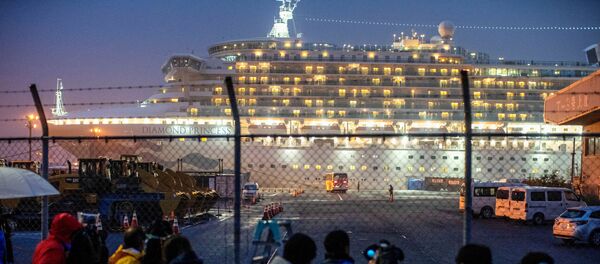 Лайнер Diamond Princess в порту Йокогамы - Sputnik Беларусь