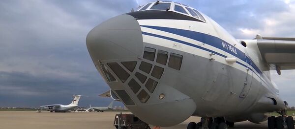 Самолет ВКС России на аэродроме в Италии - Sputnik Беларусь