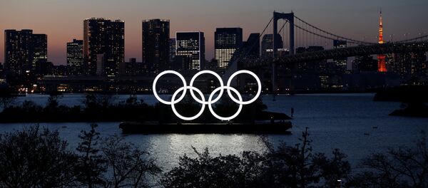 Олимпийские кольца в парке в Токио - Sputnik Беларусь