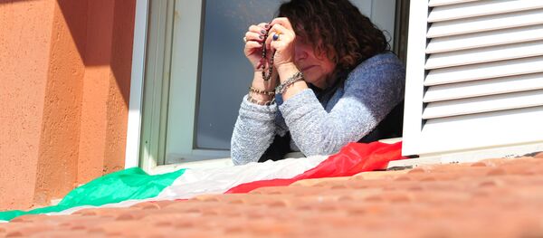 Итальянка в окне - Sputnik Беларусь