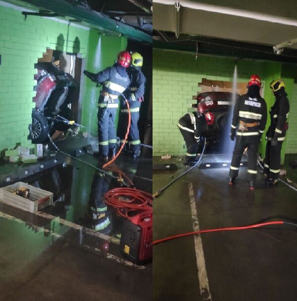 Машина пробила стену на паркинге Арена-сити и повисла между этажами - Sputnik Беларусь