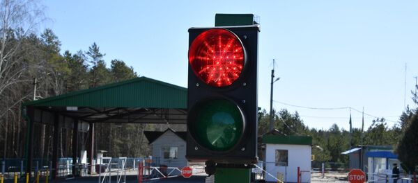 Теперь на границе все время горит красный свет Теперь на границе все время горит красный свет - Sputnik Беларусь