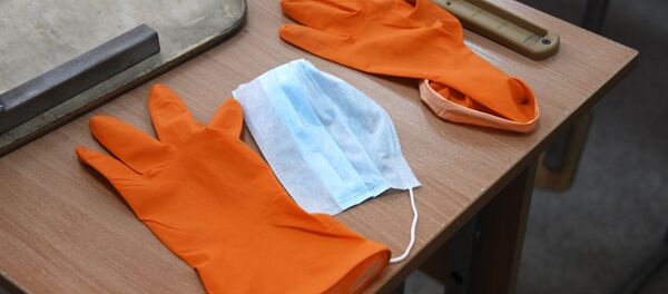 Медицинская маска и перчатки - Sputnik Беларусь