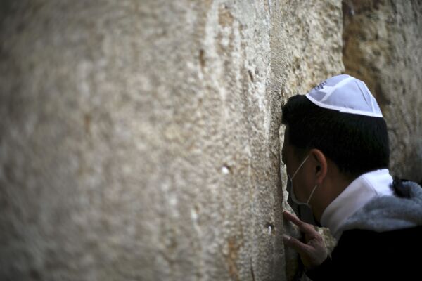 Иудей молится у Стены плача в Иерусалиме - Sputnik Беларусь
