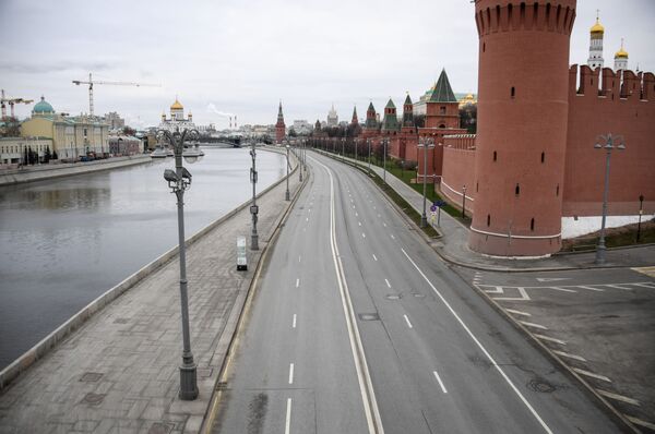 Вид на пустую Кремлевскую набережную  - Sputnik Беларусь