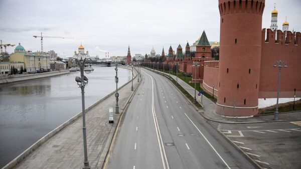 Вид на пустую Кремлевскую набережную  - Sputnik Беларусь