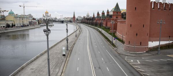 Вид на пустую Кремлевскую набережную  - Sputnik Беларусь