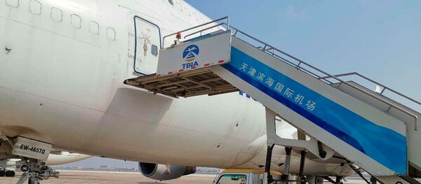 Белорусская авиакомпания доставила в Сербию гуманитарную помощь Белорусская авиакомпания доставила в Сербию гуманитарную помощь - Sputnik Беларусь