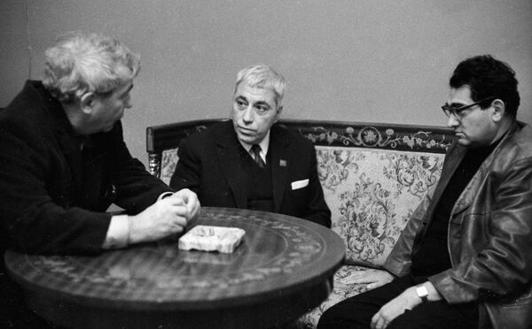 Скончался автор Покровских ворот драматург Леонид Зорин  - Sputnik Беларусь