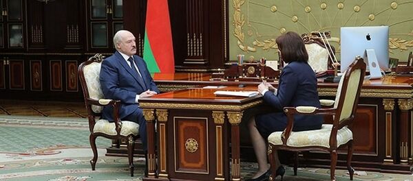 Александр Лукашенко во вторник встретился с главой Верхней палаты парламента Натальей Кочановой Александр Лукашенко во вторник встретился с главой Верхней палаты парламента Натальей Кочановой - Sputnik Беларусь