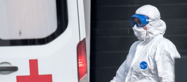 Врач скорой медицинской помощи в защитной одежде, архивное фото  - Sputnik Беларусь