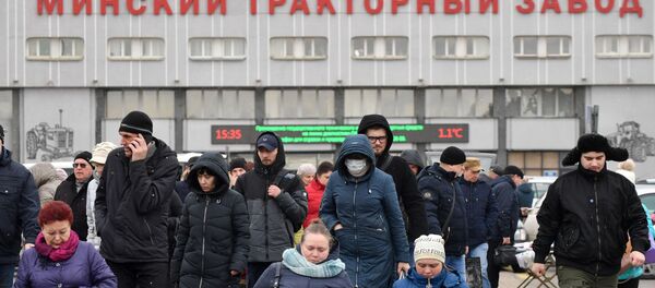 Работники МТЗ во время вспышки коронавируса - Sputnik Беларусь