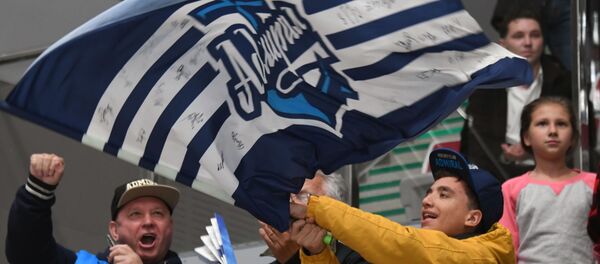 Болельщики Адмирала во время матча  - Sputnik Беларусь