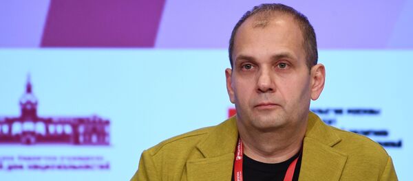 Сустаршыня міжрэгіянальнага гісторыка-патрыятычнага руху Бессмяротны полк Сяргей Лапенкоў Сустаршыня міжрэгіянальнага гісторыка-патрыятычнага руху Бессмяротны полк Сяргей Лапенкоў - Sputnik Беларусь