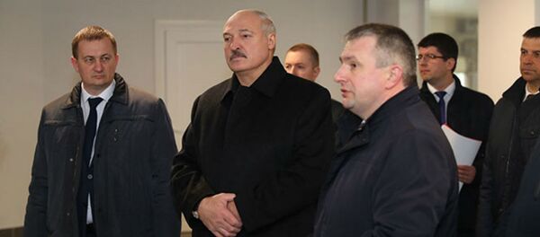 Рабочая поездка президента Беларуси Александра Лукашенко в Смолевичский район Рабочая поездка президента Беларуси Александра Лукашенко в Смолевичский район - Sputnik Беларусь