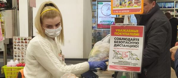 Кассир в одном из минских гипермаркетов - Sputnik Беларусь