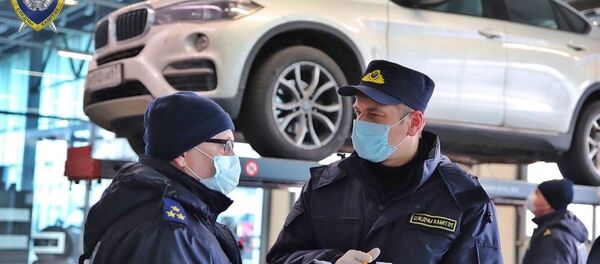 Следователи работают в СТО, куда пригнали заминированный BMW - Sputnik Беларусь