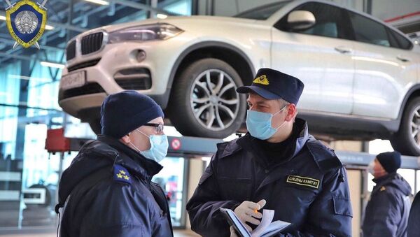 Следователи работают в СТО, куда пригнали заминированный BMW - Sputnik Беларусь