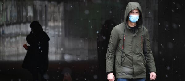 Прохожие в подземном переходе - Sputnik Беларусь