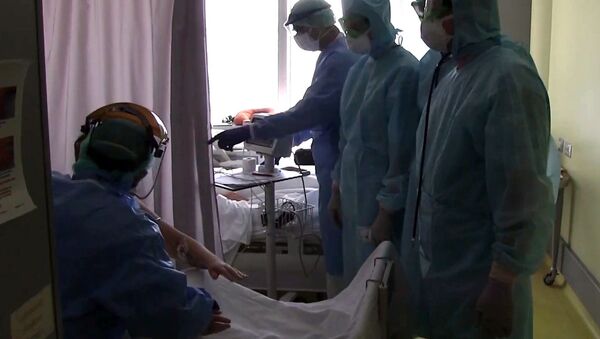 Подготовка врачей из РФ и Италии к приему пациентов в полевом госпитале в Бергамо - Sputnik Беларусь