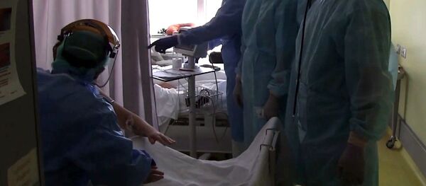 Подготовка врачей из РФ и Италии к приему пациентов в полевом госпитале в Бергамо - Sputnik Беларусь