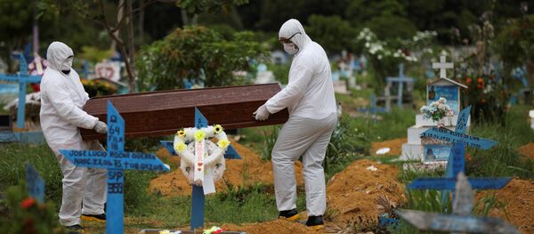 Похороны жертвы коронавируса в Манаусе, Бразилия Похороны жертвы коронавируса в Манаусе, Бразилия - Sputnik Беларусь