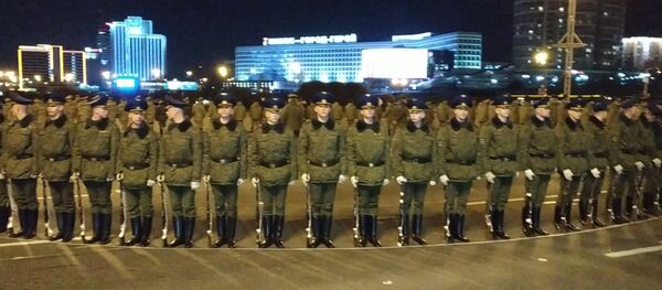 Рота почетного караула начала тренировки к параду на 9 мая - Sputnik Беларусь