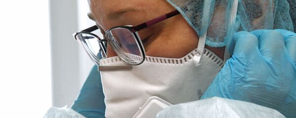 Урач у ахоўнай масцы, архіўнае фота - Sputnik Беларусь