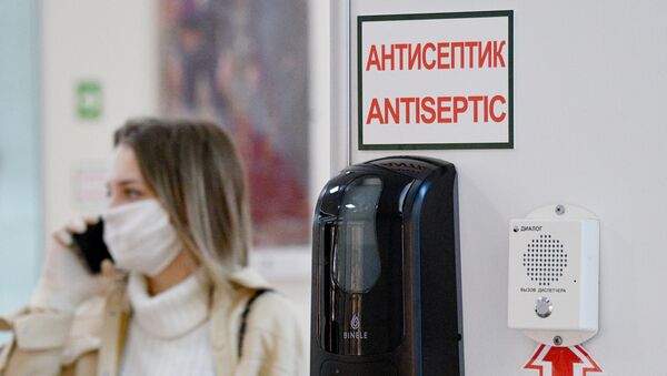 Антисептик на стене торгового центра в Минске - Sputnik Беларусь