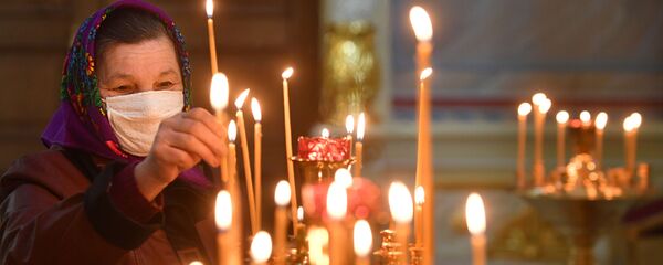 В соборе Кирилла и Лаврентия Туровских во время службы - Sputnik Беларусь