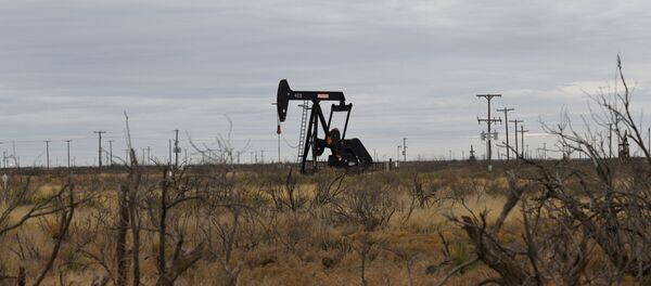 Добыча нефти и природного года под Одессой, штат Техас, США - Sputnik Беларусь