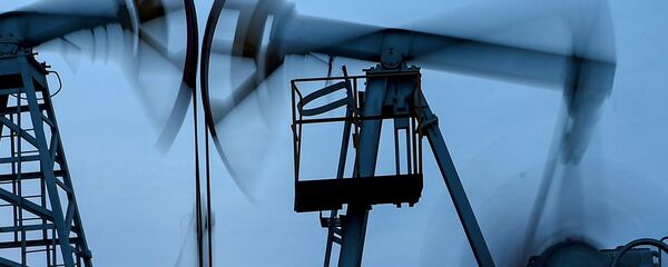 Добыча нефти, архивное фото Добыча нефти, архивное фото - Sputnik Беларусь