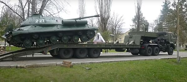 Как танк-постамент с именем Сталина вернули к жизни - видео Как танк-постамент с именем Сталина вернули к жизни - видео - Sputnik Беларусь