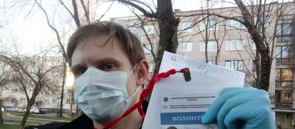 Корреспондент Sputnik Евгений Олейник стал волонтером Красного креста - Sputnik Беларусь