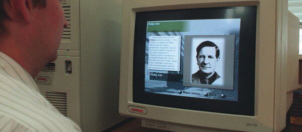 Фотография разведчика Кима Филби на экране монитора, 1996 год - Sputnik Беларусь