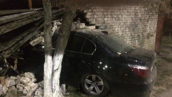 Нетрезвый водитель BMW протаранил гараж в Барановичах - Sputnik Беларусь