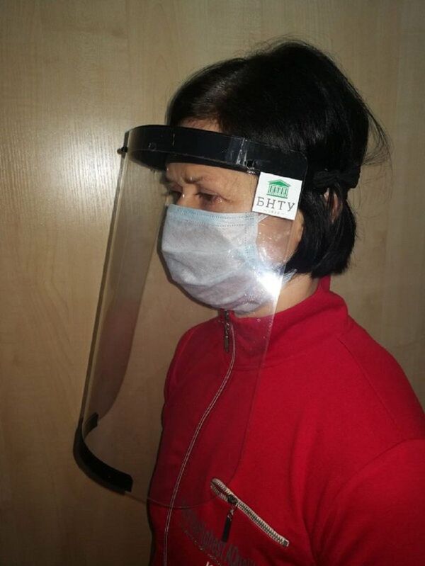 В БНТУ начали печатать защитные экраны для медиков на 3D-принтере В БНТУ начали печатать защитные экраны для медиков на 3D-принтере - Sputnik Беларусь